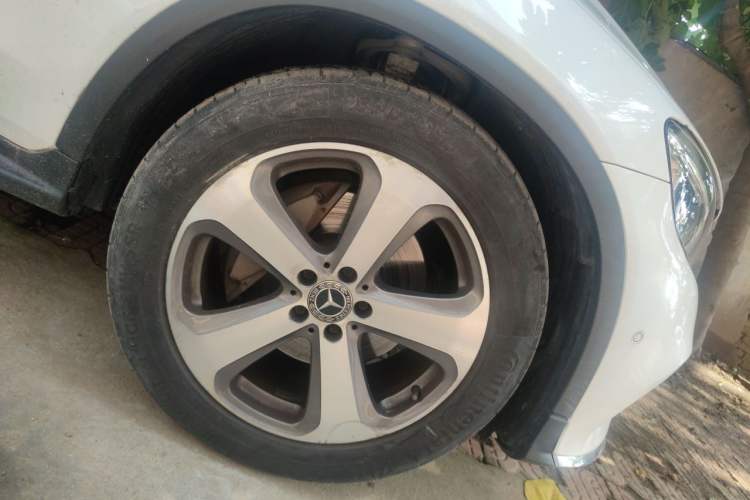Used Mercedes-Benz GLC 2017 GLC 300 4MATIC Sport Edition Right Front Wheel Hub