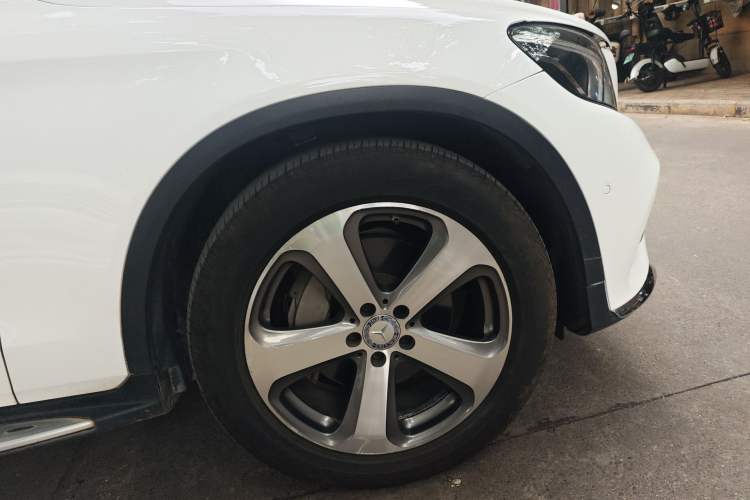 Used Mercedes-Benz GLC 2017 GLC 260 4MATIC Luxury Model Right Front Wheel Hub