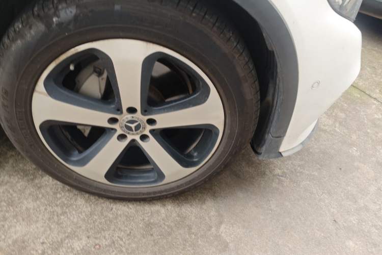 Used Mercedes-Benz GLC 2017 GLC 260 4MATIC Luxury Model Right Front Wheel Hub