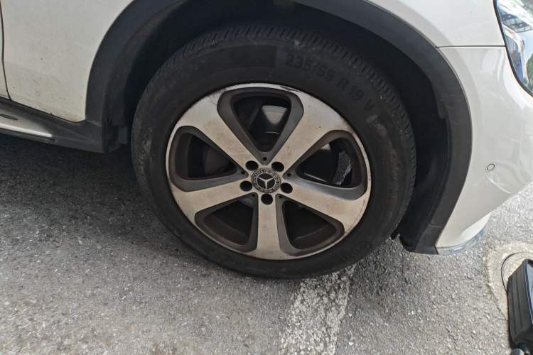 Used Mercedes-Benz GLC 2017 GLC 260 4MATIC Luxury Model Right Front Wheel Hub