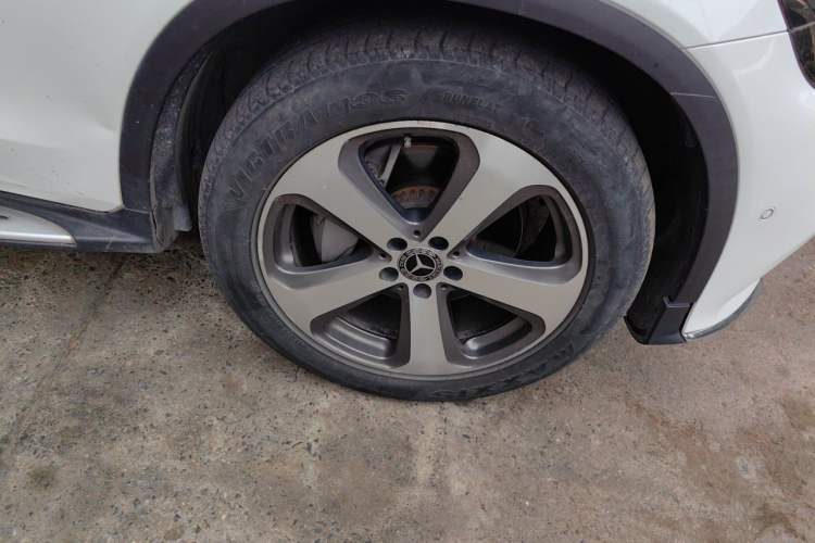 Used Mercedes-Benz GLC 2017 GLC 260 4MATIC Luxury Model Right Front Wheel Hub