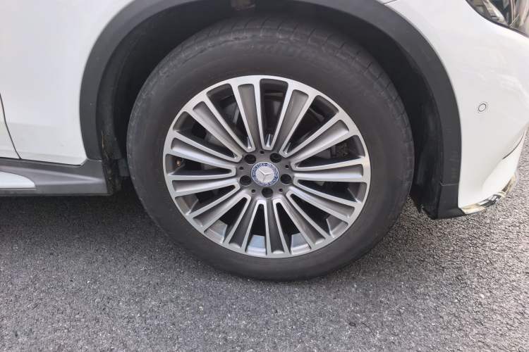 Used Mercedes-Benz GLC 2017 GLC 260 4MATIC Dynamic Edition Right Front Wheel Hub