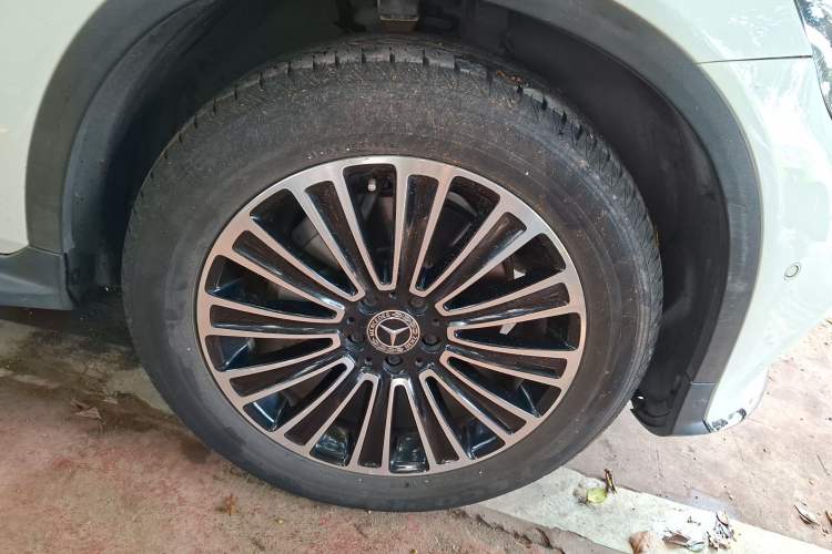 Used Mercedes-Benz GLC 2017 GLC 260 4MATIC Dynamic Edition Right Front Wheel Hub