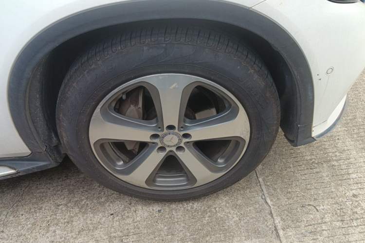 Used Mercedes-Benz GLC 2017 GLC 260 4MATIC Luxury Model Right Front Wheel Hub