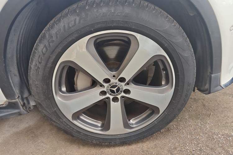 Used Mercedes-Benz GLC 2017 GLC 260 4MATIC Luxury Model Right Front Wheel Hub
