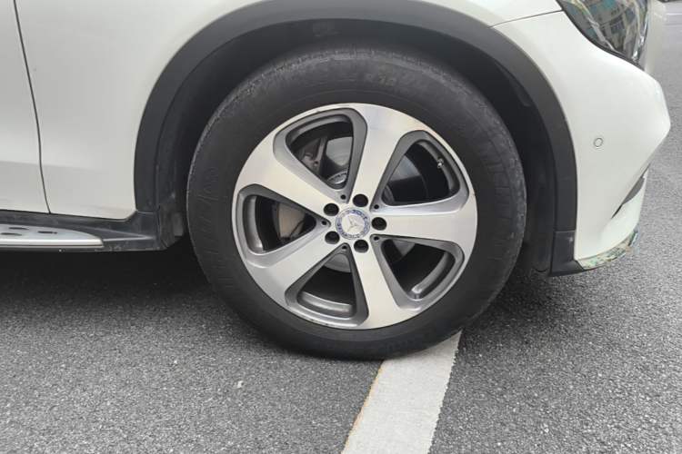 Used Mercedes-Benz GLC 2017 GLC 260 4MATIC Luxury Model Right Front Wheel Hub