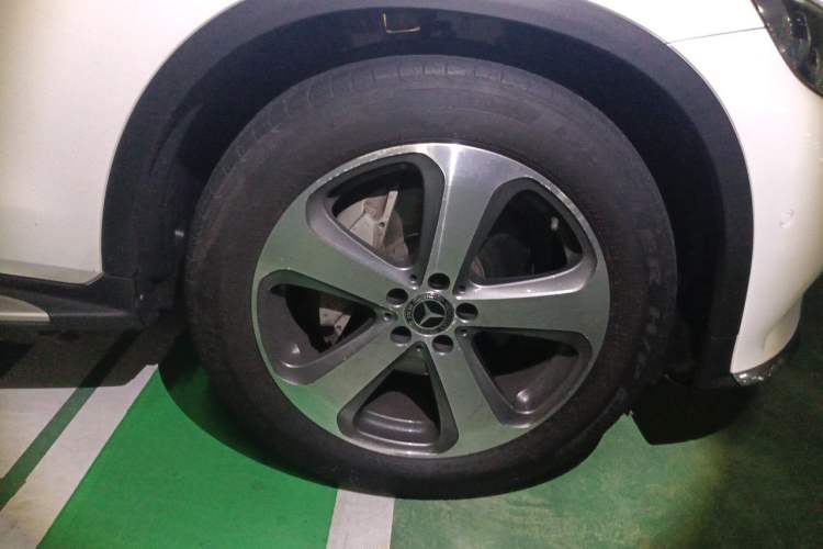 Used Mercedes-Benz GLC 2017 GLC 300 4MATIC Sport Edition Right Front Wheel Hub