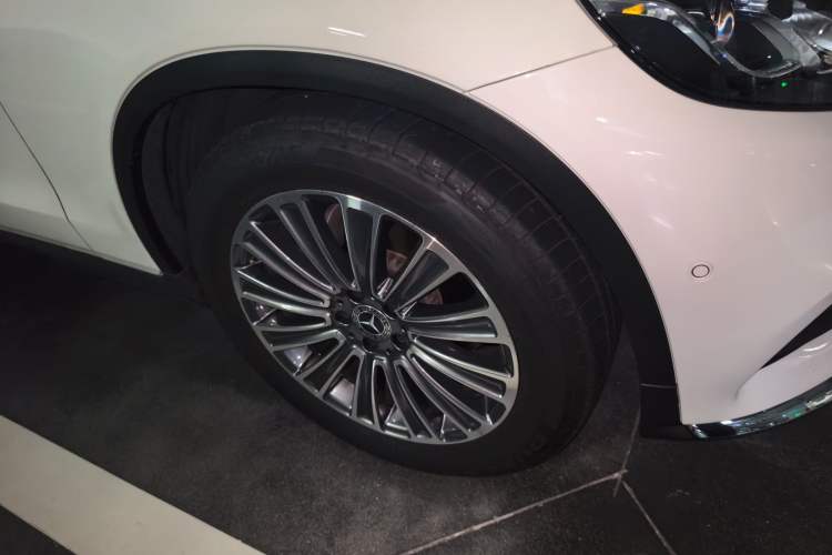 Used Mercedes-Benz GLC 2017 GLC 260 4MATIC Luxury Model Right Front Wheel Hub
