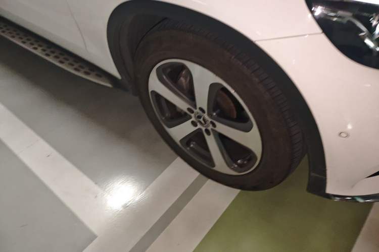Used Mercedes-Benz GLC 2017 GLC 260 4MATIC Luxury Model Right Front Wheel Hub