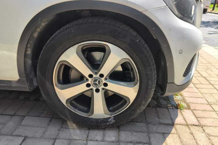Used Mercedes-Benz GLC  Right Front Wheel Hub