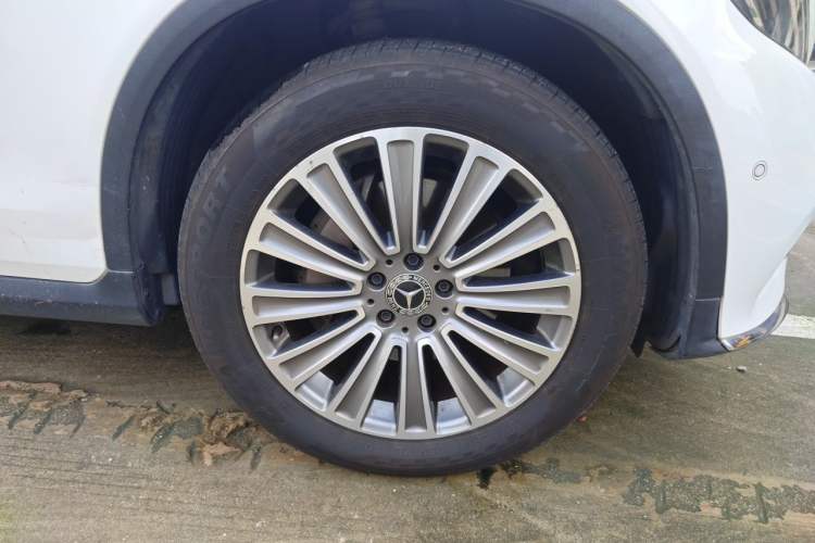 Used Mercedes-Benz GLC 2017 GLC 260 4MATIC Dynamic Edition Right Front Wheel Hub
