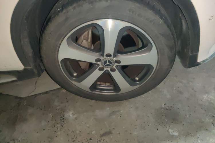 Used Mercedes-Benz GLC 2017 GLC 260 4MATIC Luxury Model Right Front Wheel Hub