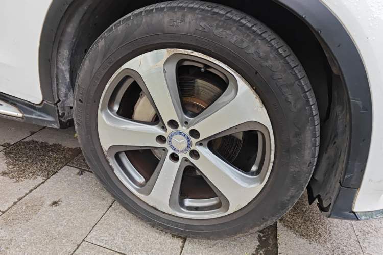 Used Mercedes-Benz GLC 2017 GLC 260 4MATIC Luxury Model Right Front Wheel Hub
