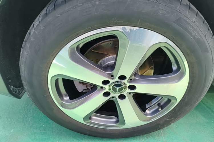 Used Mercedes-Benz GLC 2017 GLC 300 4MATIC Sport Edition Right Rear Wheel Hub