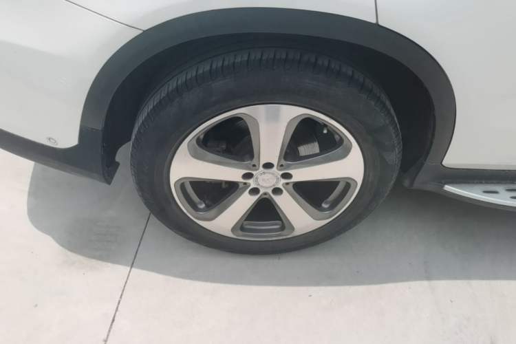 Used Mercedes-Benz GLC 2017 GLC 300 4MATIC Sport Edition Right Rear Wheel Hub