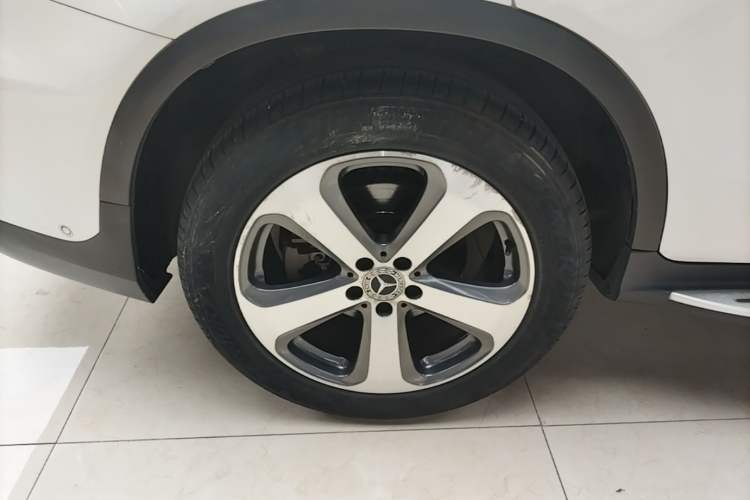 Used Mercedes-Benz GLC 2017 GLC 300 4MATIC Sport Edition Right Rear Wheel Hub