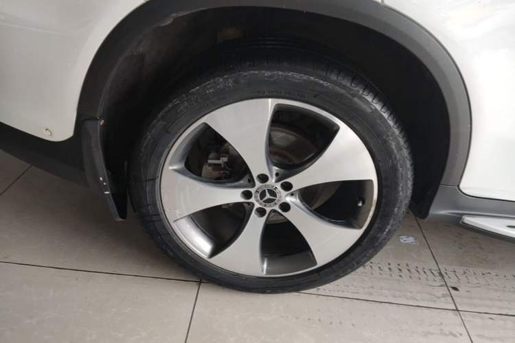 Used Mercedes-Benz GLC 2017 GLC 300 4MATIC Luxury Model Right Rear Wheel Hub
