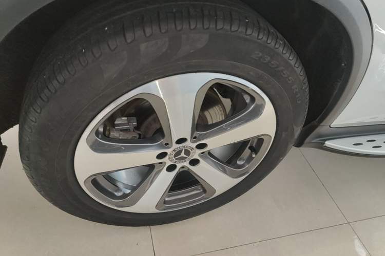 Used Mercedes-Benz GLC 2017 GLC 260 4MATIC Luxury Model Right Rear Wheel Hub