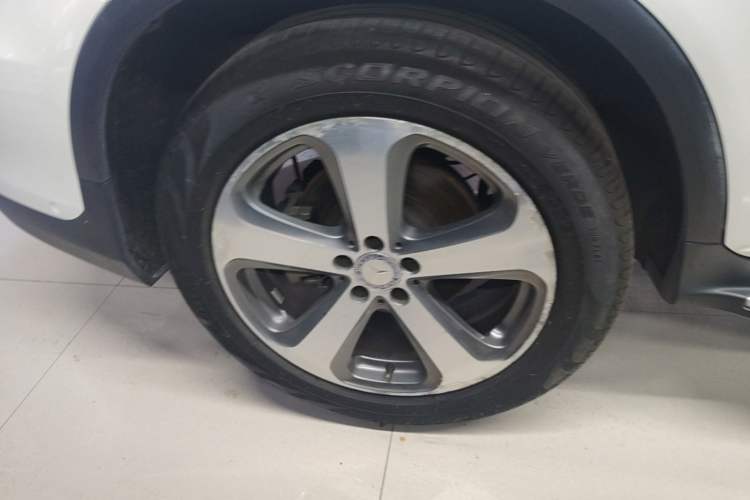Used Mercedes-Benz GLC 2017 GLC 300 4MATIC Sport Edition Right Rear Wheel Hub
