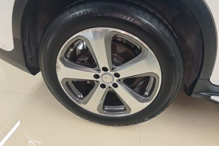 Used Mercedes-Benz GLC 2017 GLC 300 4MATIC Sport Edition Right Rear Wheel Hub