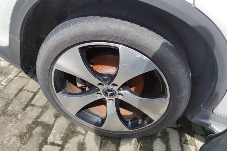 Used Mercedes-Benz GLC 2017 GLC 300 4MATIC Sport Edition Right Rear Wheel Hub