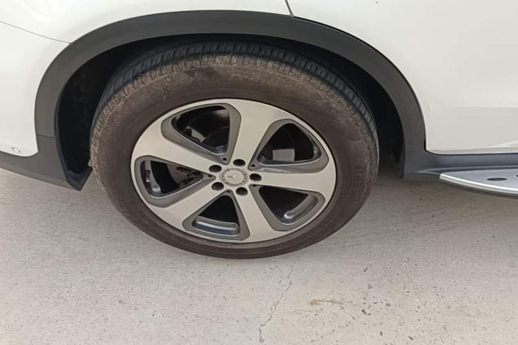 Used Mercedes-Benz GLC 2017 GLC 300 4MATIC Sport Edition Right Rear Wheel Hub