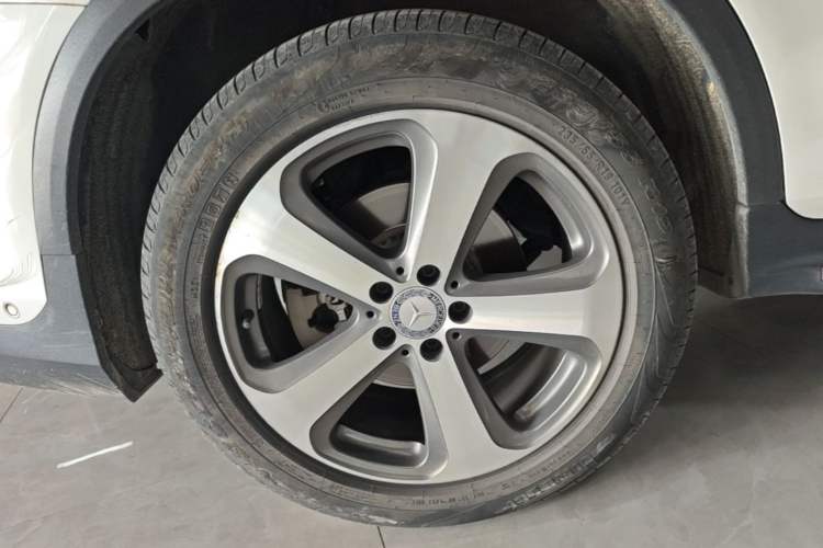Used Mercedes-Benz GLC 2017 GLC 300 4MATIC Sport Edition Right Rear Wheel Hub