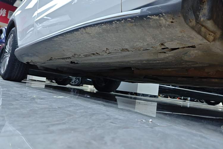 Used Mercedes-Benz GLC 2017 GLC 200 4MATIC Right Side Sill
