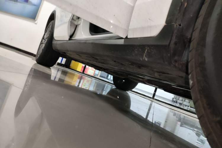 Used Mercedes-Benz GLC 2017 GLC 260 4MATIC Dynamic Edition Right Side Sill