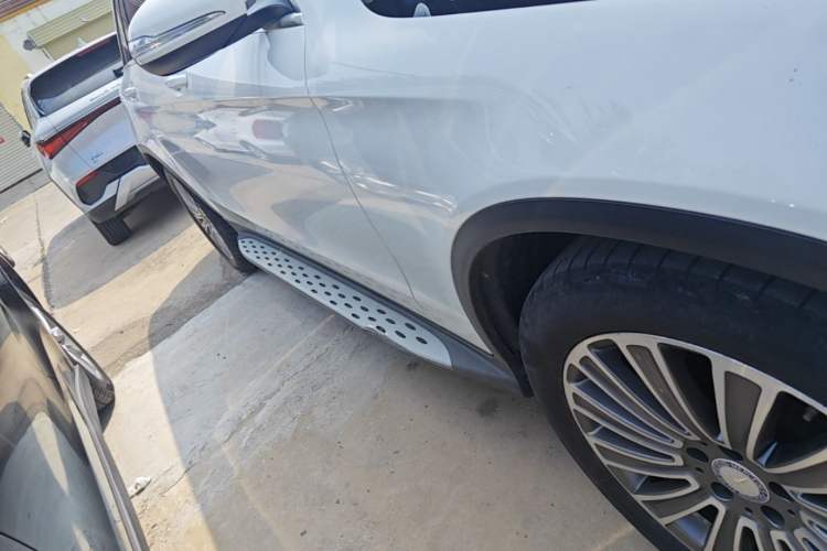 Used Mercedes-Benz GLC 2017 GLC 260 4MATIC Dynamic Edition Right Side Sill