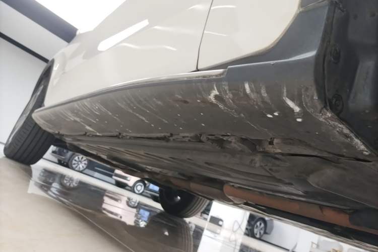Used Mercedes-Benz GLC 2017 GLC 300 4MATIC Sport Edition Right Side Sill