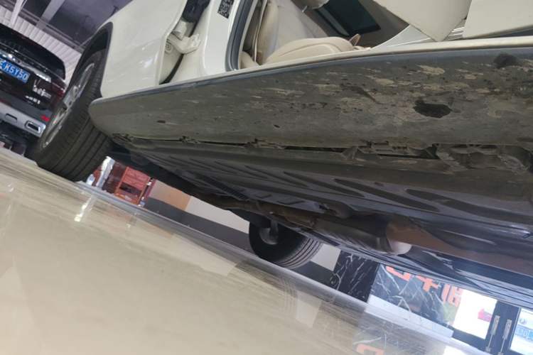 Used Mercedes-Benz GLC 2017 GLC 300 4MATIC Sport Edition Right Side Sill
