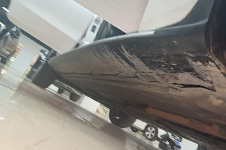Used Mercedes-Benz GLC 2017 GLC 300 4MATIC Sport Edition Right Side Sill