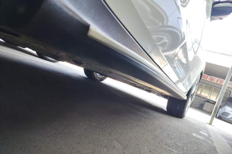Used Mercedes-Benz GLC 2017 GLC 260 4MATIC Luxury Model Right Side Sill