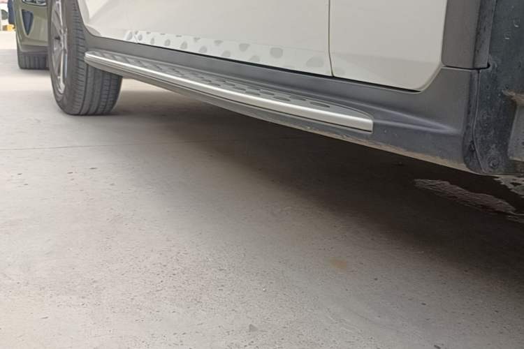 Used Mercedes-Benz GLC 2017 GLC 300 4MATIC Sport Edition Right Side Sill