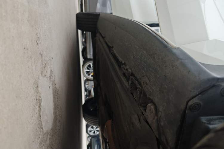 Used Mercedes-Benz GLC 2017 GLC 260 4MATIC Dynamic Edition Right Side Sill