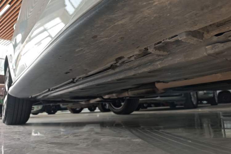 Used Mercedes-Benz GLC 2017 GLC 300 4MATIC Sport Edition Right Side Sill