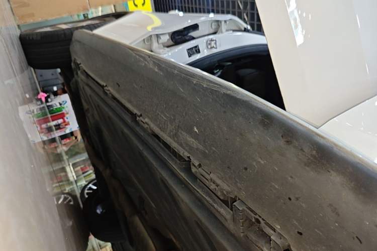 Used Mercedes-Benz GLC 2017 GLC 260 4MATIC Luxury Model Right Side Sill