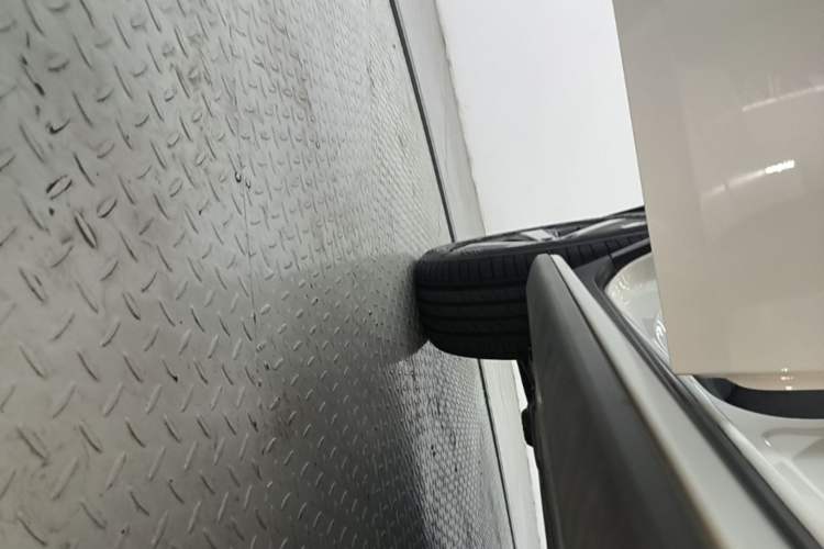 Used Mercedes-Benz GLC 2017 GLC 260 4MATIC Luxury Model Right Side Sill