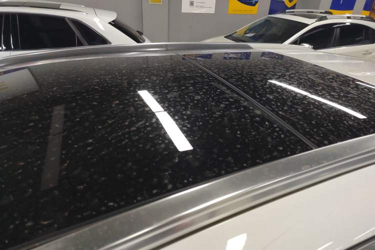 Used Mercedes-Benz GLC 2017 GLC 260 4MATIC Luxury Model Roof