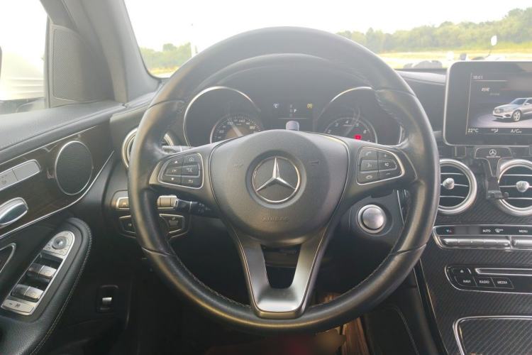 Used Mercedes-Benz GLC 2017 GLC 260 4MATIC Luxury Model Steering Wheel