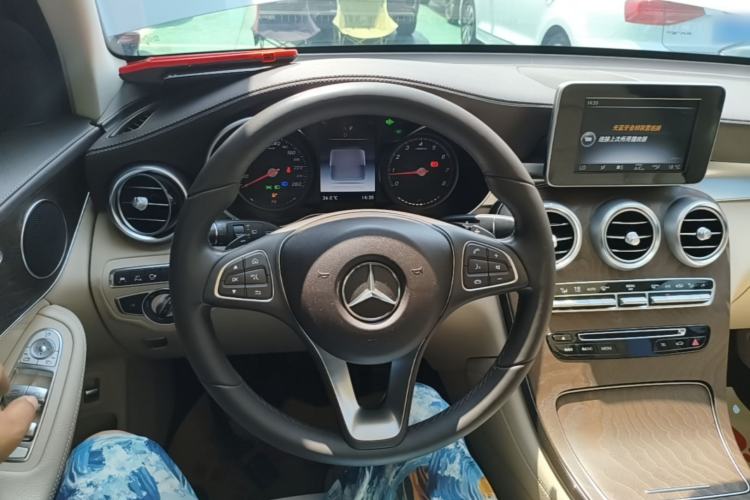 Used Mercedes-Benz GLC 2017 GLC 300 4MATIC Sport Edition Steering Wheel