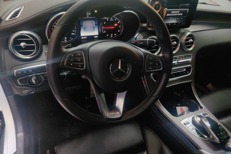 Used Mercedes-Benz GLC 2017 GLC 300 4MATIC Sport Edition Steering Wheel