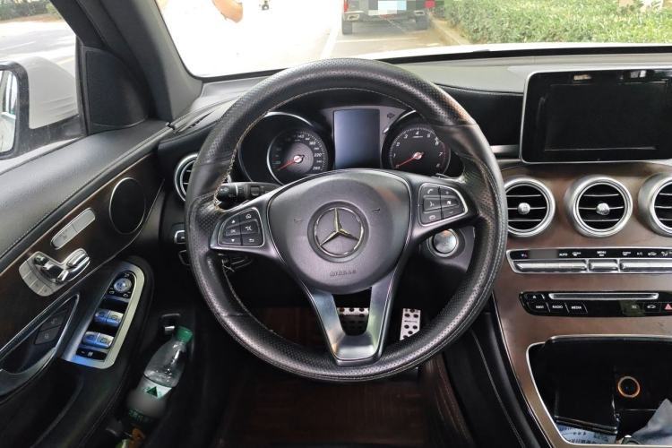 Used Mercedes-Benz GLC 2017 GLC 300 4MATIC Sport Edition Steering Wheel