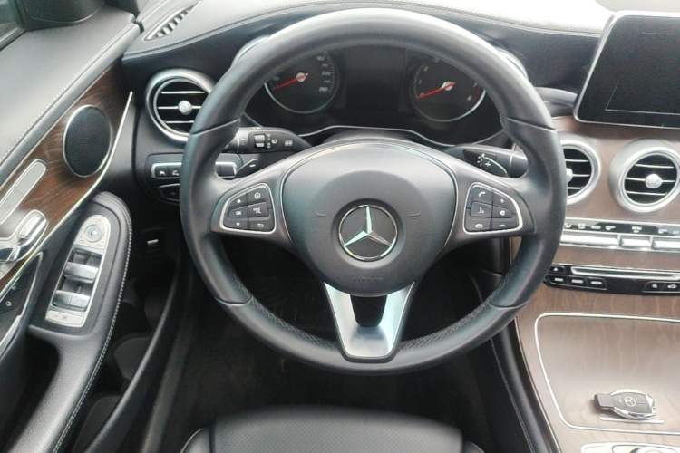 Used Mercedes-Benz GLC 2017 GLC 300 4MATIC Sport Edition Steering Wheel
