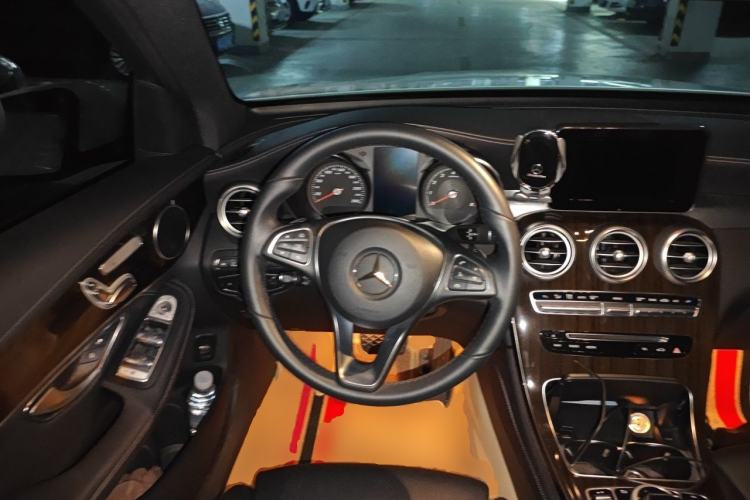 Used Mercedes-Benz GLC 2017 GLC 260 4MATIC Luxury Model Steering Wheel