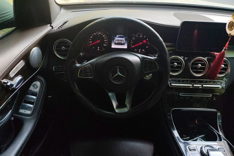 Used Mercedes-Benz GLC 2017 GLC 260 4MATIC Luxury Model Steering Wheel