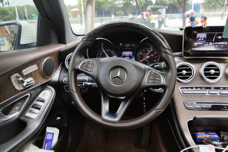 Used Mercedes-Benz GLC 2017 GLC 300 4MATIC Sport Edition Steering Wheel