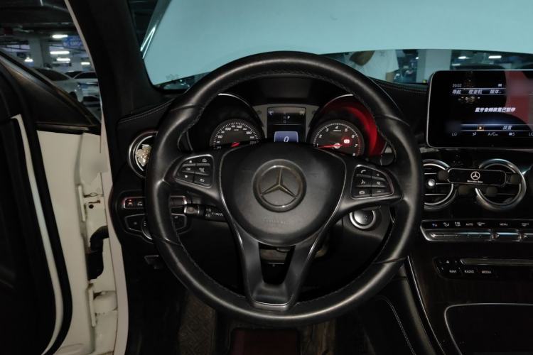 Used Mercedes-Benz GLC 2017 GLC 260 4MATIC Luxury Model Steering Wheel