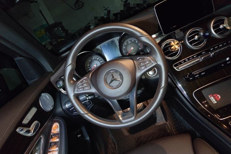 Used Mercedes-Benz GLC 2017 GLC 260 4MATIC Luxury Model Steering Wheel